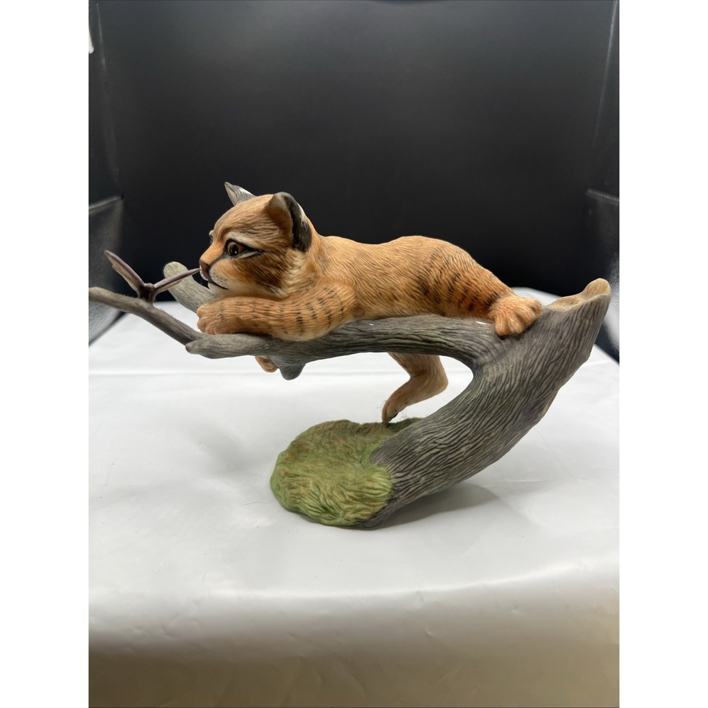 Vintage 1985 Franklin Mint Captivated Fine Porcelain Bobcat Butterfly Figurine